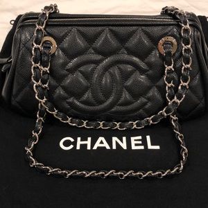 CHANEL quilted caviar shoulder bag